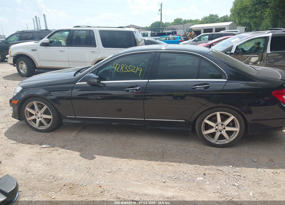 2014 MERCEDES-BENZ C CLASS VIN: WDDGF8AB0EA953925