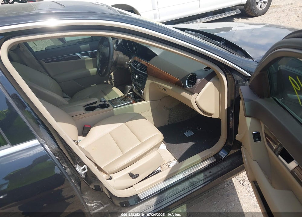 2014 MERCEDES-BENZ C CLASS VIN: WDDGF8AB0EA953925