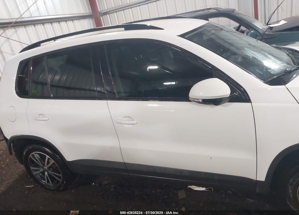 2016 VOLKSWAGEN TIGUAN S VIN: WVGBV7AX1GW528194