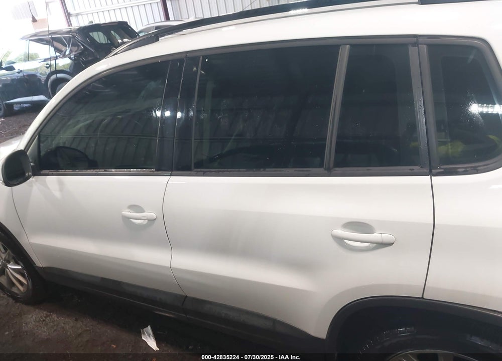 2016 VOLKSWAGEN TIGUAN S VIN: WVGBV7AX1GW528194