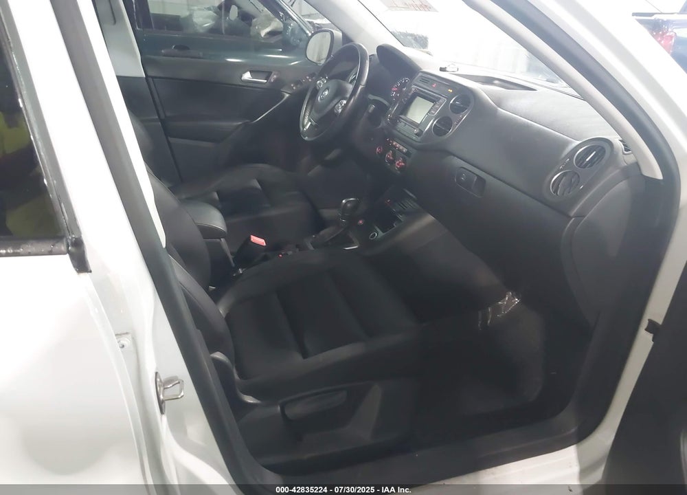 2016 VOLKSWAGEN TIGUAN S VIN: WVGBV7AX1GW528194
