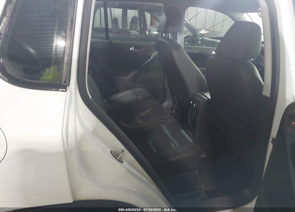 2016 VOLKSWAGEN TIGUAN S VIN: WVGBV7AX1GW528194