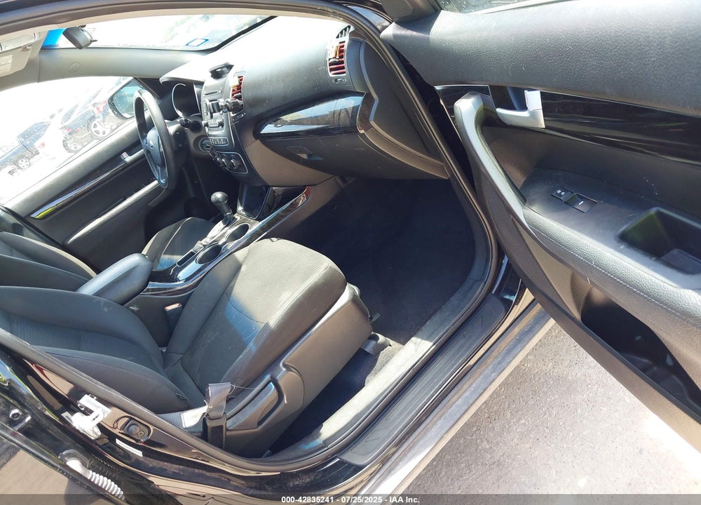 2015 KIA SORENTO VIN: 5XYKT3A64FG621281
