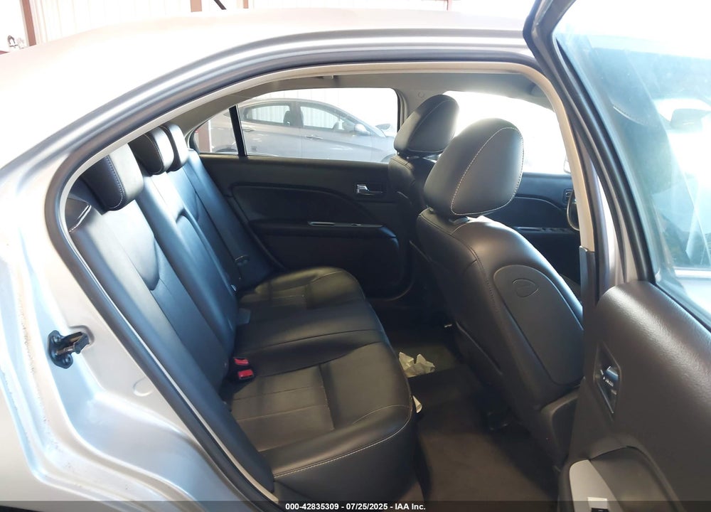 2010 MERCURY MILAN VIN: 3MEHM0JG7AR661026