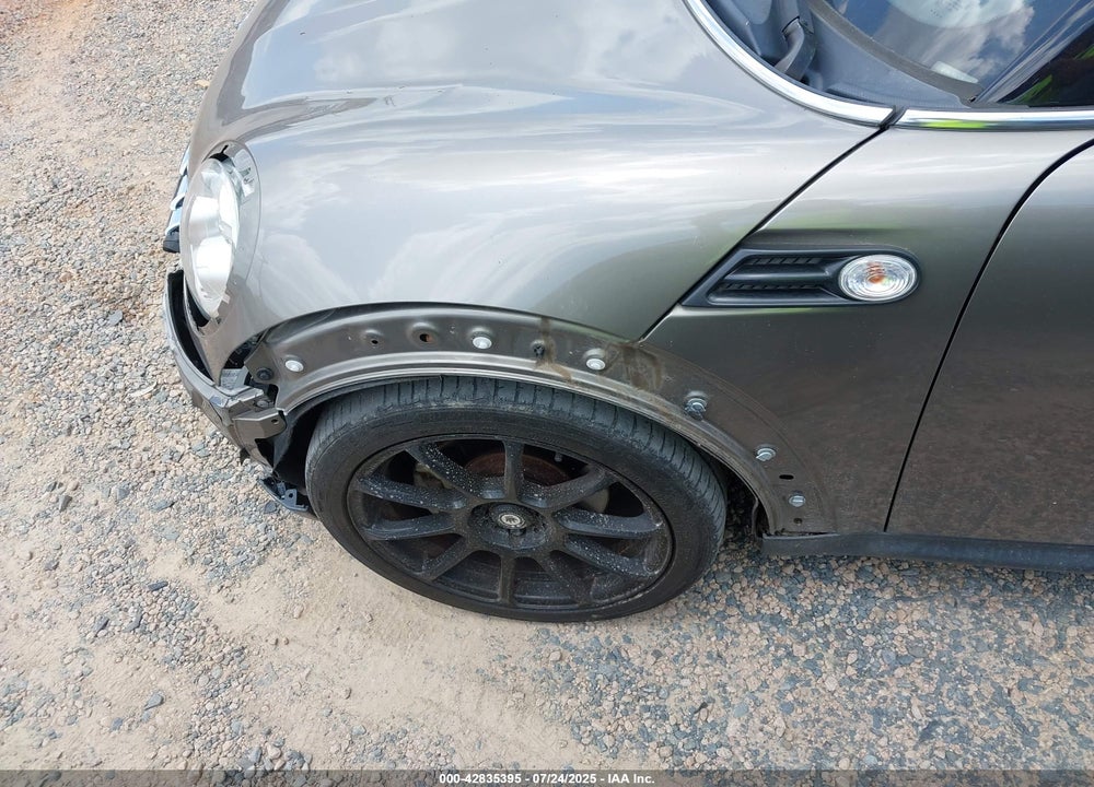 2011 MINI COOPER CLUBMAN VIN: WMWZF3C52BT188677