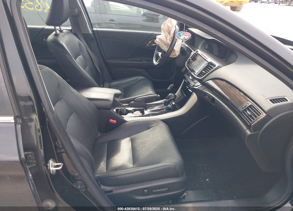 2016 HONDA ACCORD VIN: 1HGCR2F82GA046558