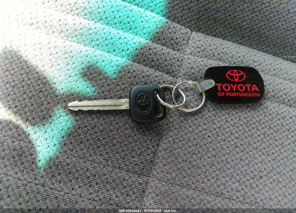 2000 TOYOTA TUNDRA SR5 V8 VIN: 5TBKT4417YS010505