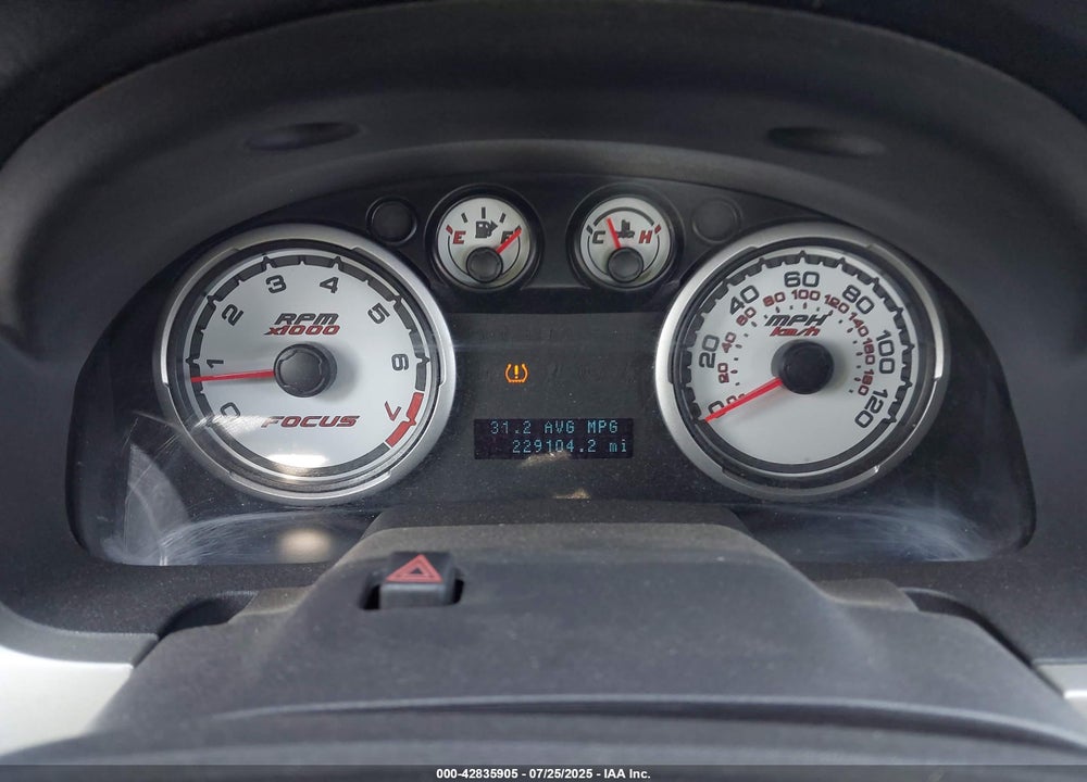 2011 FORD FOCUS VIN: 1FAHP3GNXBW165710