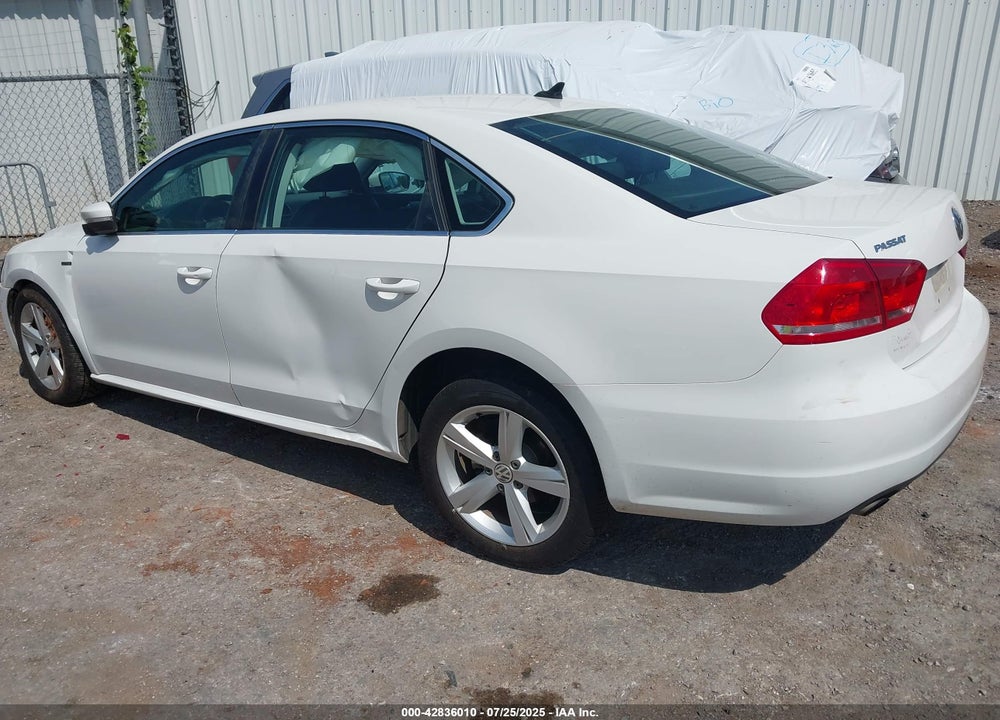 2015 VOLKSWAGEN PASSAT VIN: 1VWAS7A30FC108638