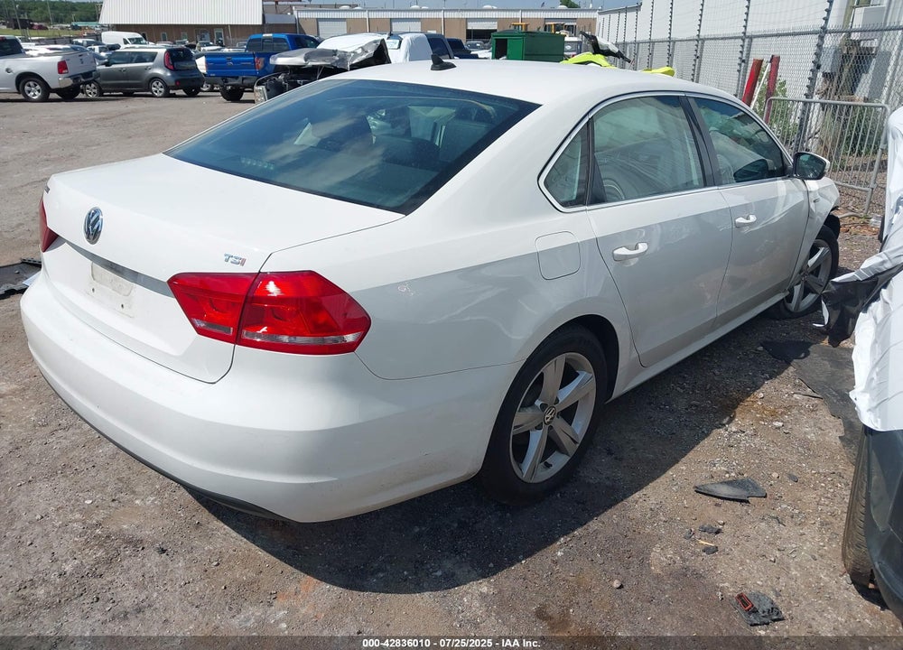 2015 VOLKSWAGEN PASSAT VIN: 1VWAS7A30FC108638