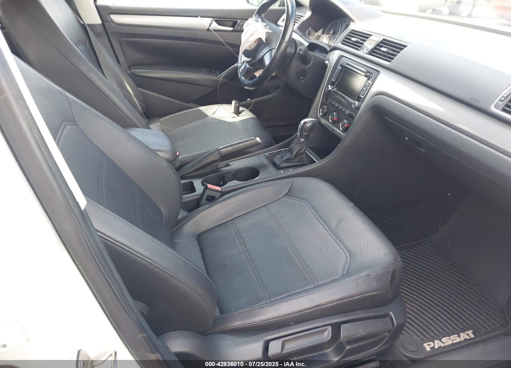 2015 VOLKSWAGEN PASSAT VIN: 1VWAS7A30FC108638