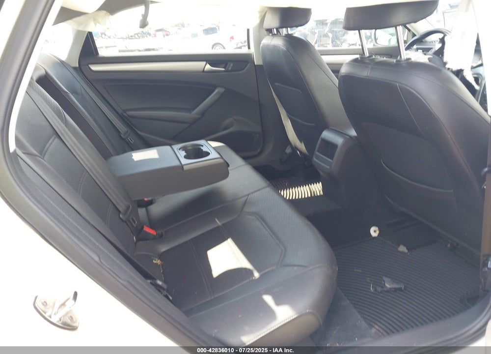 2015 VOLKSWAGEN PASSAT VIN: 1VWAS7A30FC108638