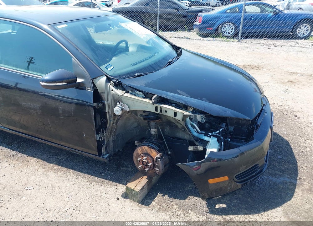 2011 VOLKSWAGEN GOLF VIN: WVWAB7AJ2BW199793