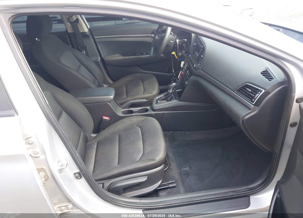 2018 HYUNDAI ELANTRA SE VIN: KMHD74LF8JU457441