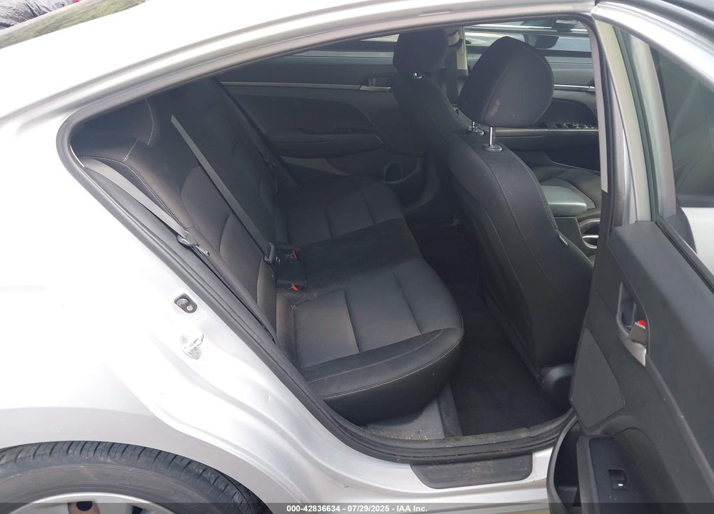 2018 HYUNDAI ELANTRA SE VIN: KMHD74LF8JU457441