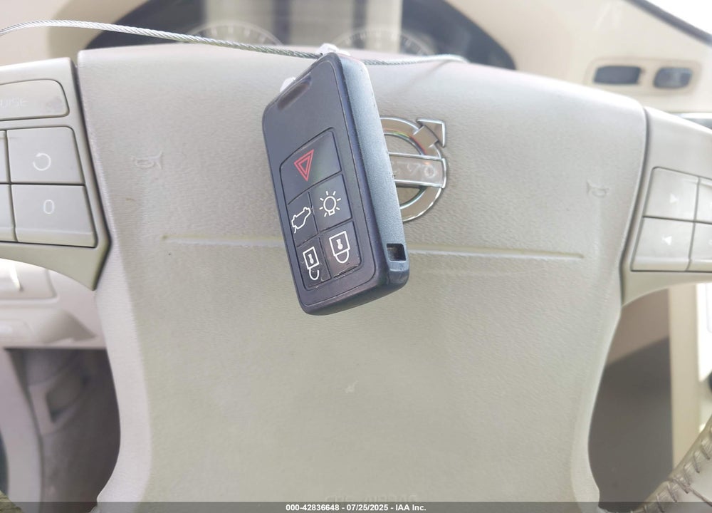 2008 VOLVO V70 VIN: YV1BW982481053012