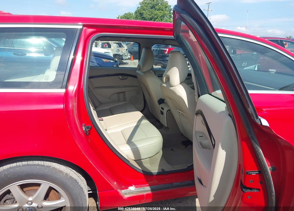 2008 VOLVO V70 VIN: YV1BW982481053012
