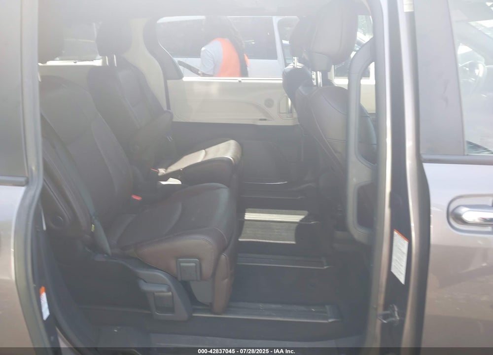 2021 TOYOTA SIENNA VIN: 5TDERKEC0MS050135
