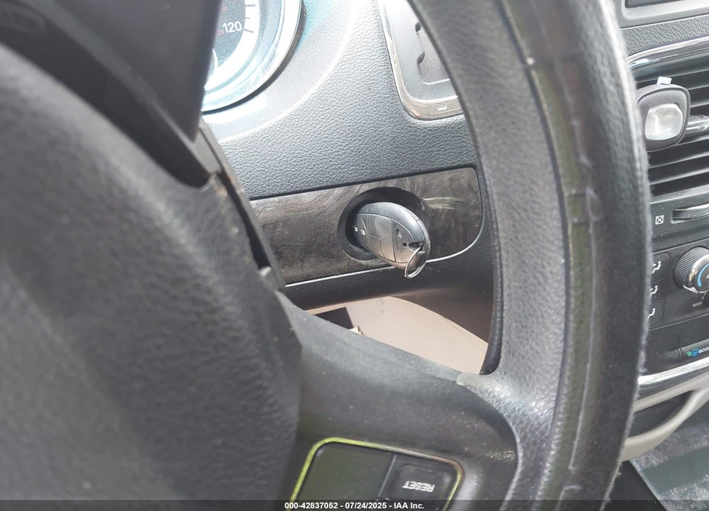 2011 DODGE GRAND CARAVAN VIN: 2D4RN4DG6BR795929