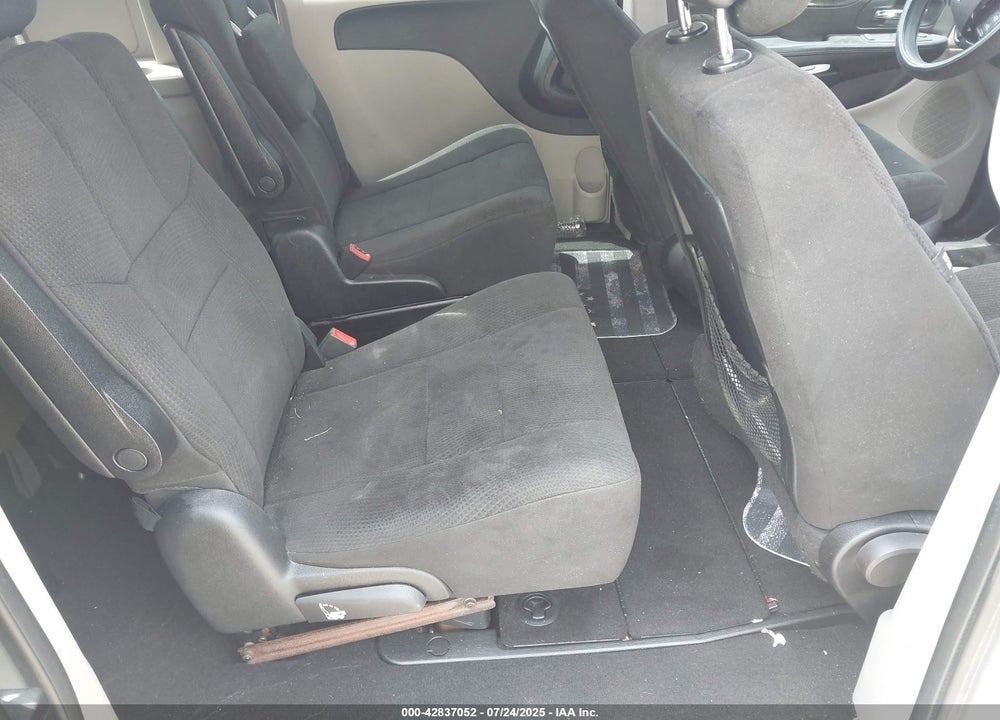 2011 DODGE GRAND CARAVAN VIN: 2D4RN4DG6BR795929