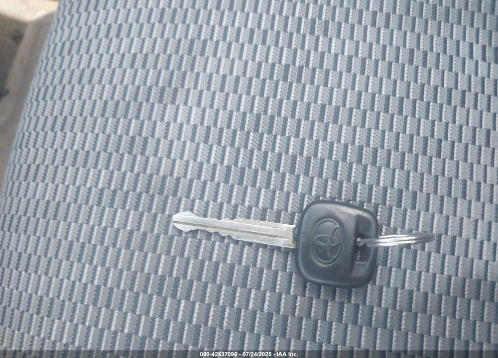 2004 TOYOTA RAV4 VIN: JTEHD20V446009037