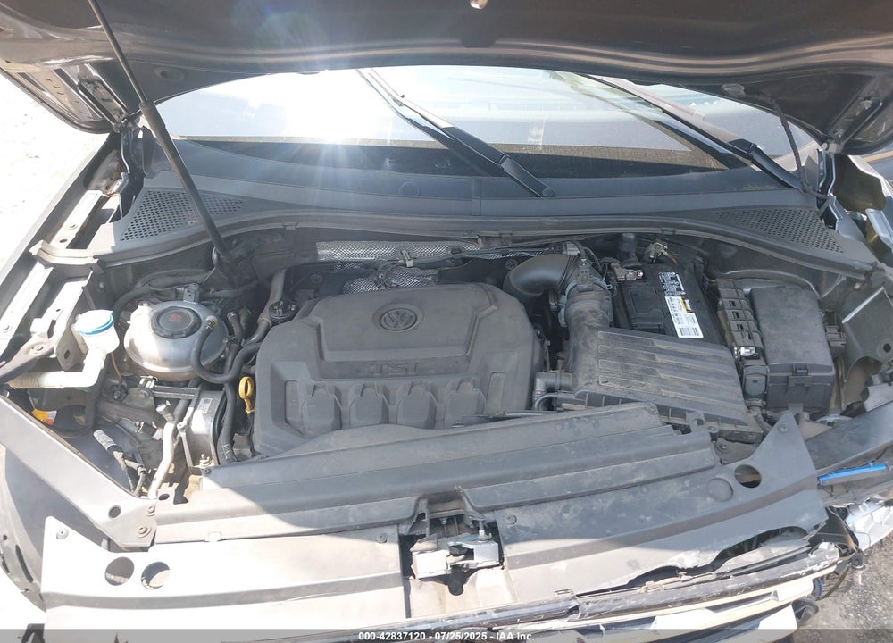 2018 VOLKSWAGEN TIGUAN VIN: 3VV1B7AX6JM013533