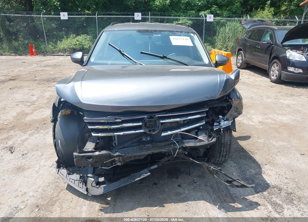2018 VOLKSWAGEN TIGUAN VIN: 3VV1B7AX6JM013533