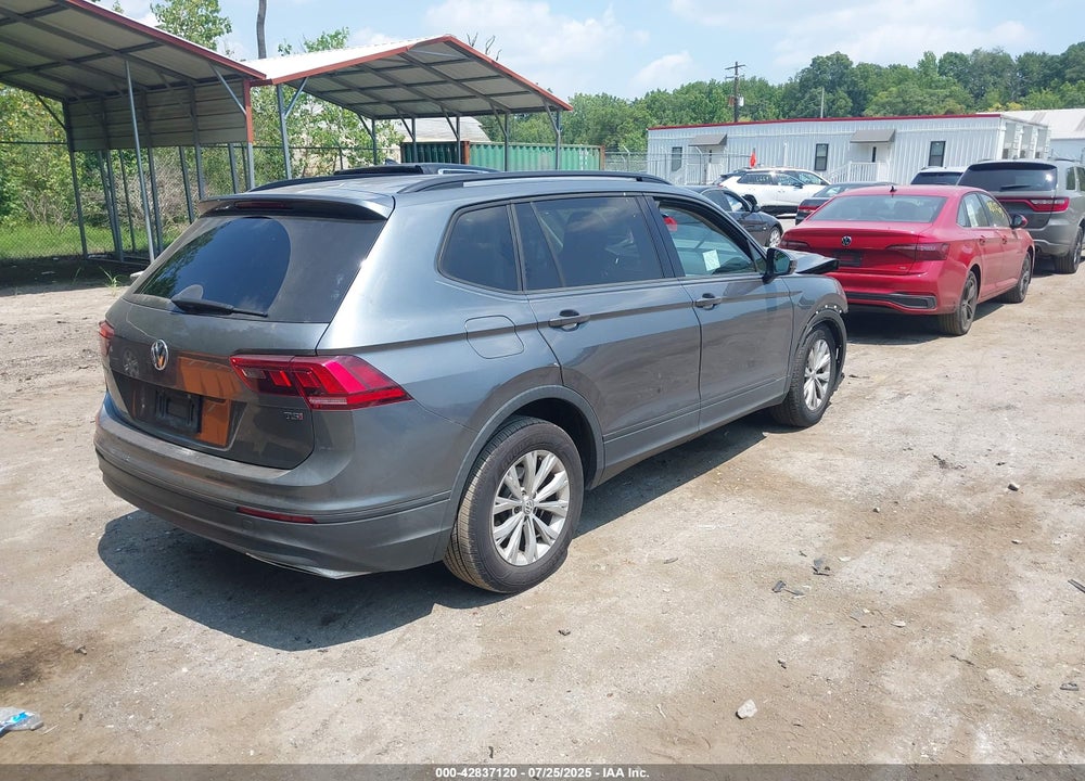 2018 VOLKSWAGEN TIGUAN VIN: 3VV1B7AX6JM013533