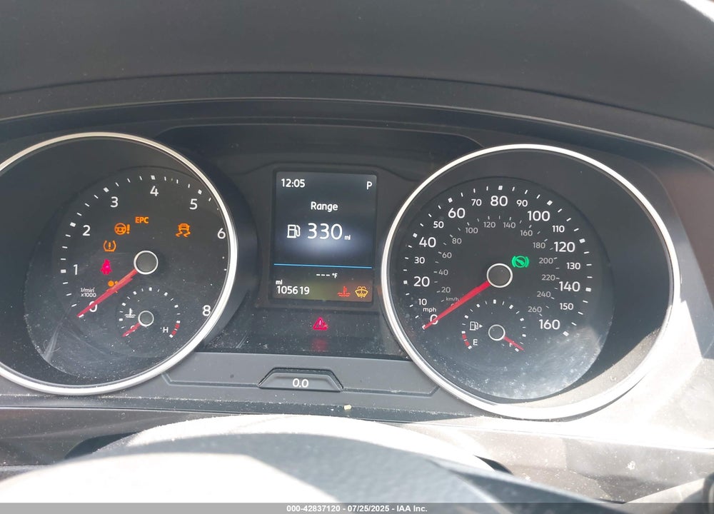 2018 VOLKSWAGEN TIGUAN VIN: 3VV1B7AX6JM013533