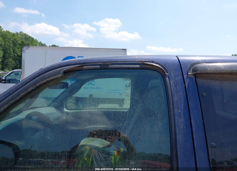 2004 TOYOTA TUNDRA SR5 V8 VIN: 5TBBT44154S440690