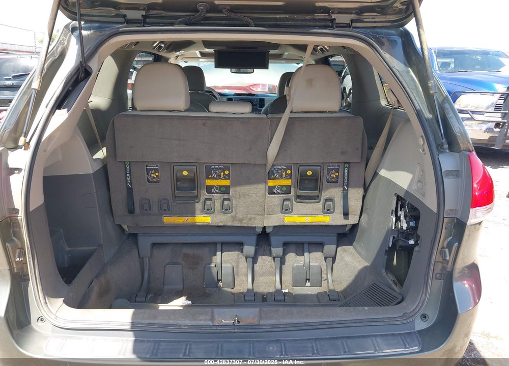 2012 TOYOTA SIENNA XLE 7 PASSENGER VIN: 5TDDK3DC5CS046555