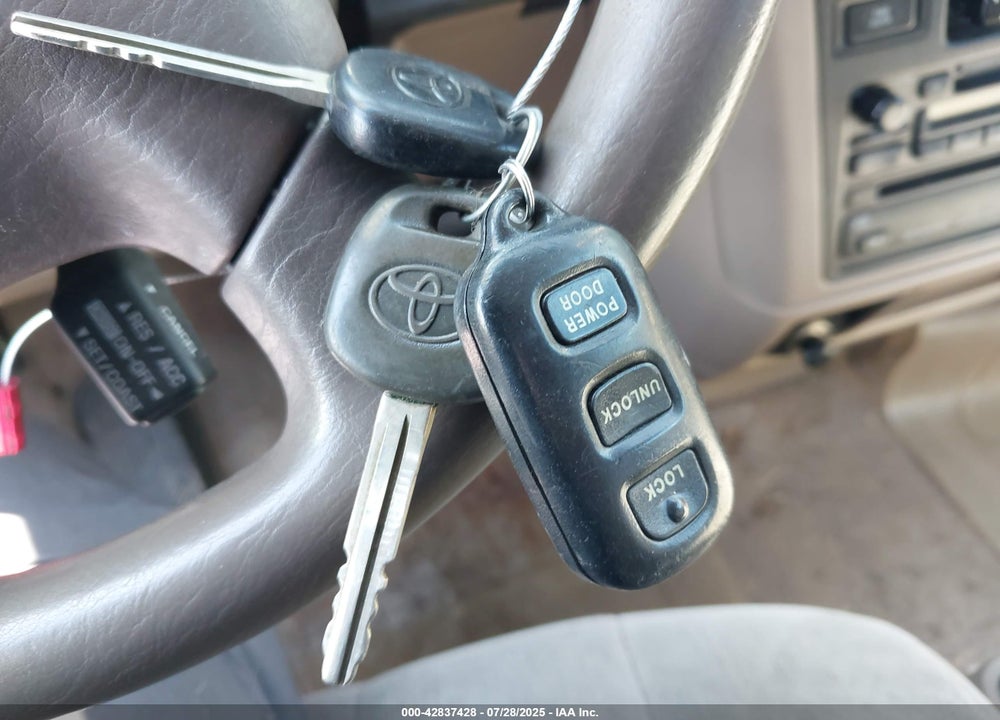 1999 TOYOTA SIENNA VIN: 4T3ZF13C0XU154375