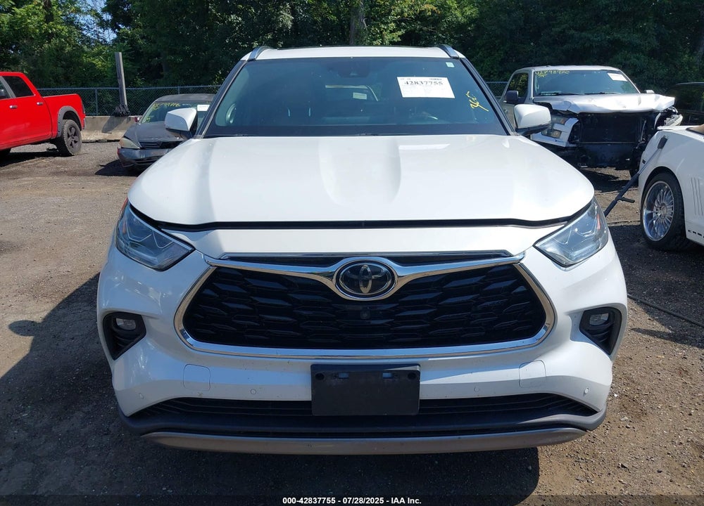 2022 TOYOTA HIGHLANDER VIN: 5TDFZRBH9NS189582