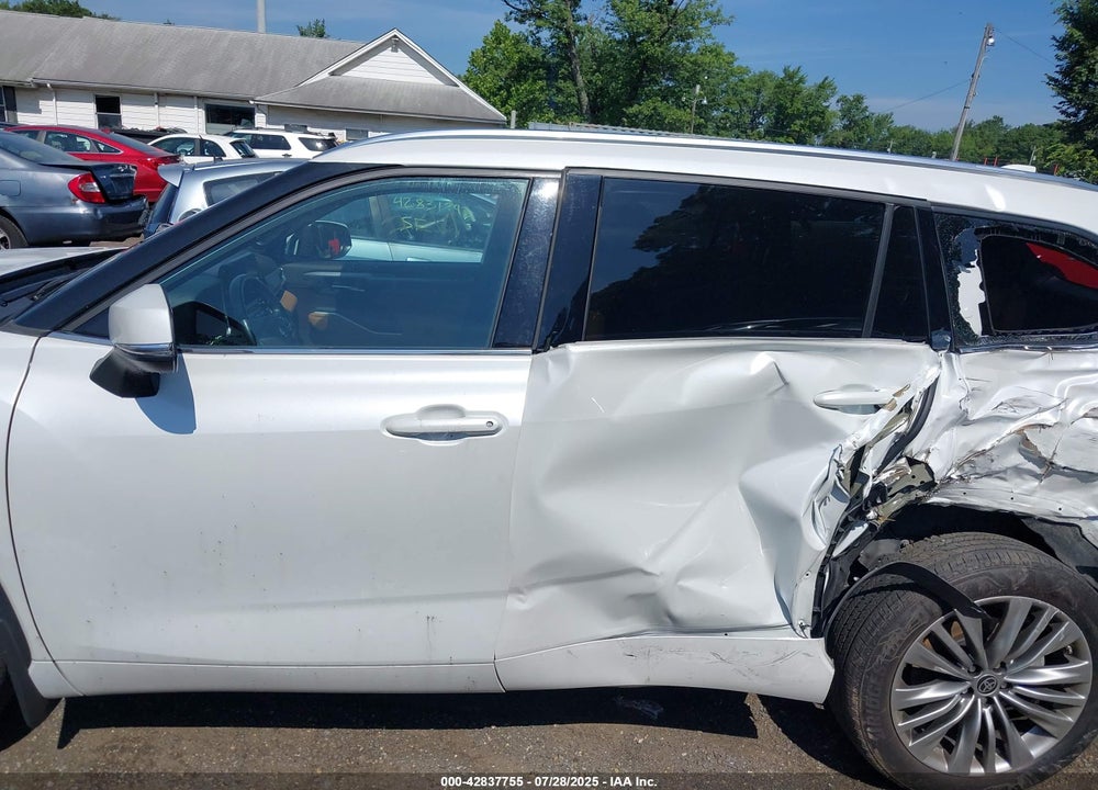 2022 TOYOTA HIGHLANDER VIN: 5TDFZRBH9NS189582