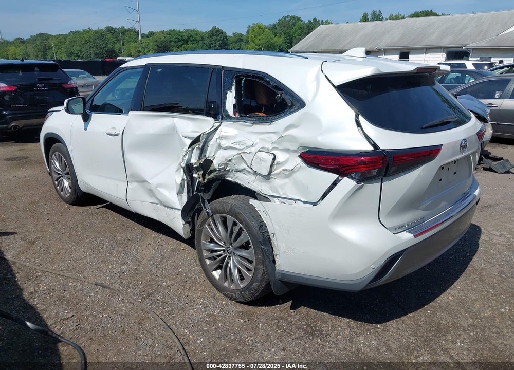 2022 TOYOTA HIGHLANDER VIN: 5TDFZRBH9NS189582