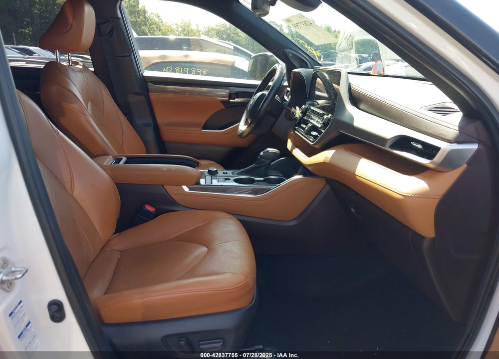 2022 TOYOTA HIGHLANDER VIN: 5TDFZRBH9NS189582