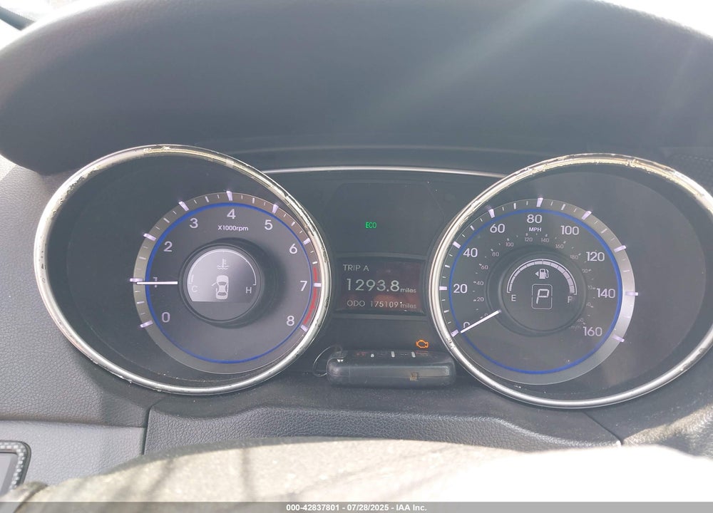2011 HYUNDAI SONATA VIN: 5NPEC4AC8BH197132