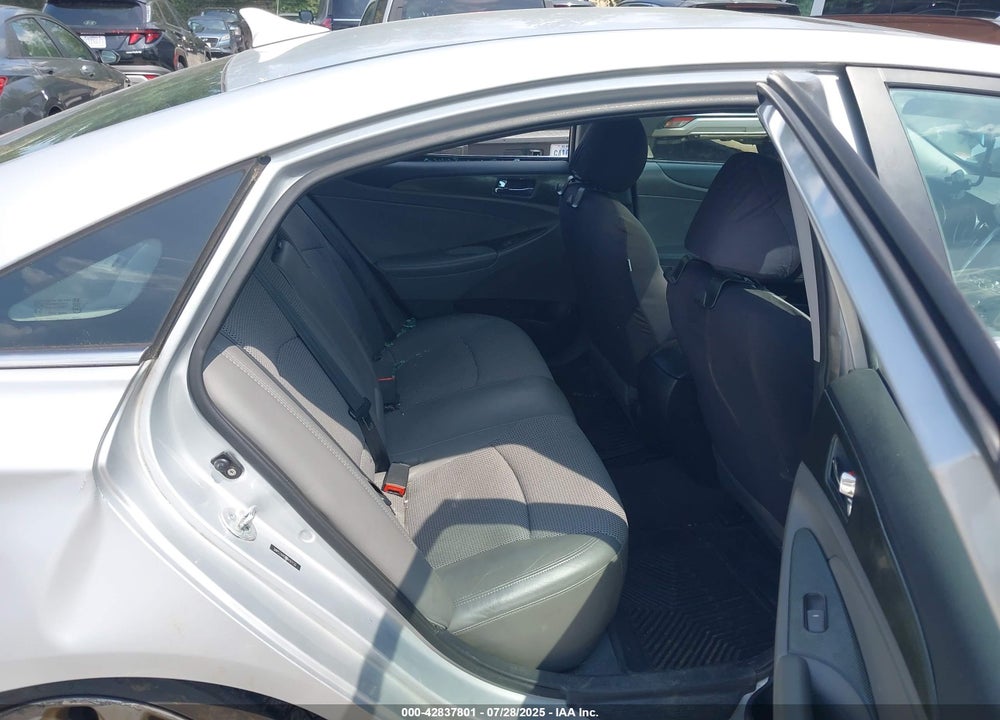 2011 HYUNDAI SONATA VIN: 5NPEC4AC8BH197132