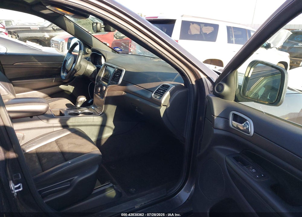2018 JEEP GRAND CHEROKEE VIN: 1C4RJFAG0JC501621