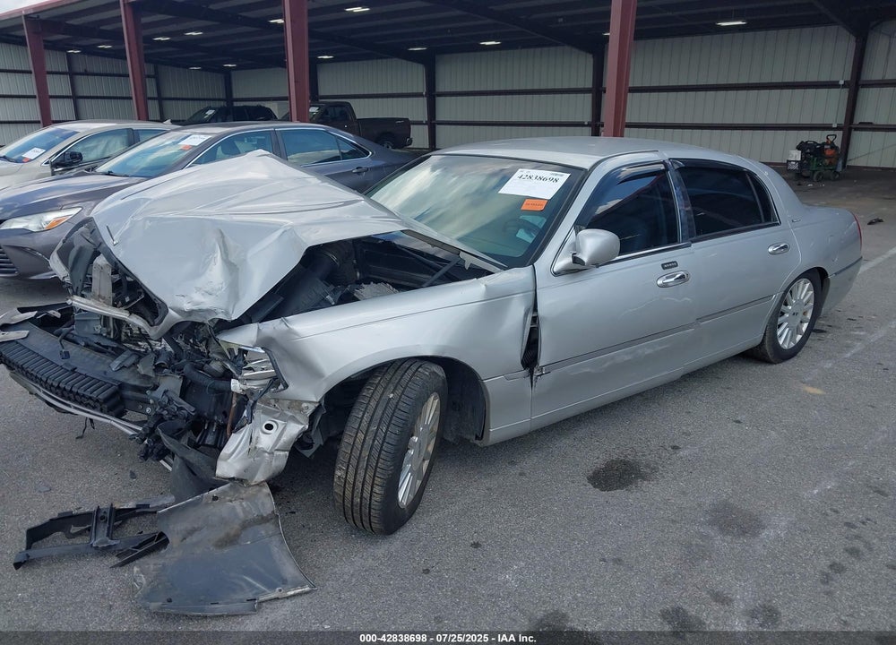 2005 LINCOLN TOWN CAR VIN: 1LNHM81W15Y613886
