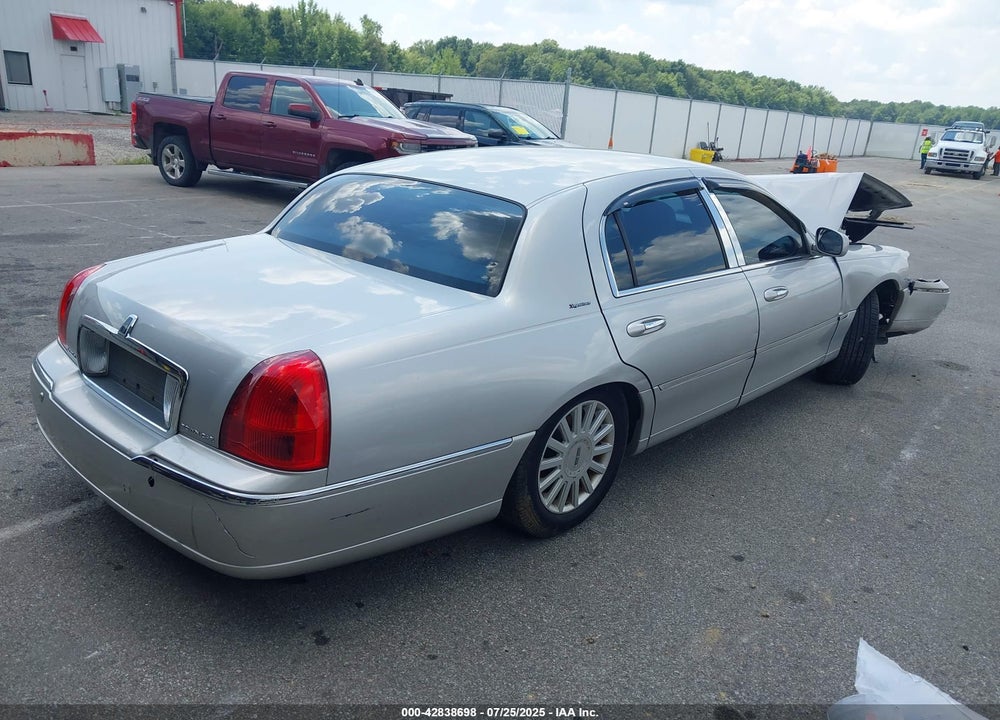 2005 LINCOLN TOWN CAR VIN: 1LNHM81W15Y613886