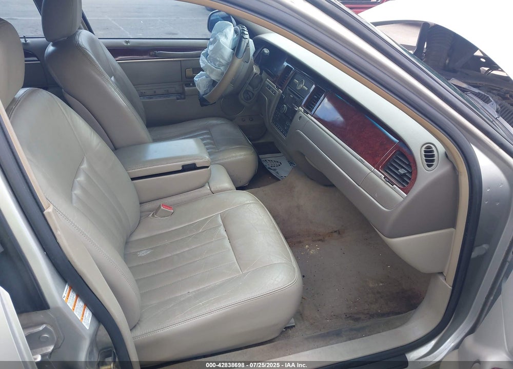 2005 LINCOLN TOWN CAR VIN: 1LNHM81W15Y613886