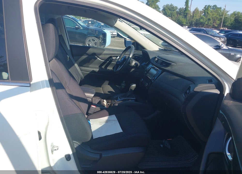 2017 NISSAN ROGUE VIN: 5N1AT2MV7HC882108