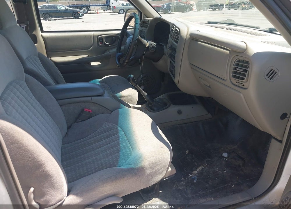 2002 CHEVROLET S-10 VIN: 1GCDT19W628201766