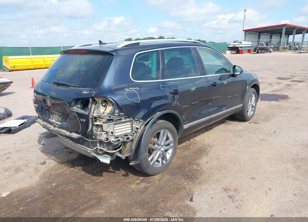 2015 VOLKSWAGEN TOUAREG VIN: WVGEF9BP8FD004961