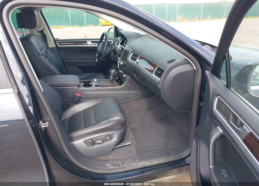 2015 VOLKSWAGEN TOUAREG VIN: WVGEF9BP8FD004961