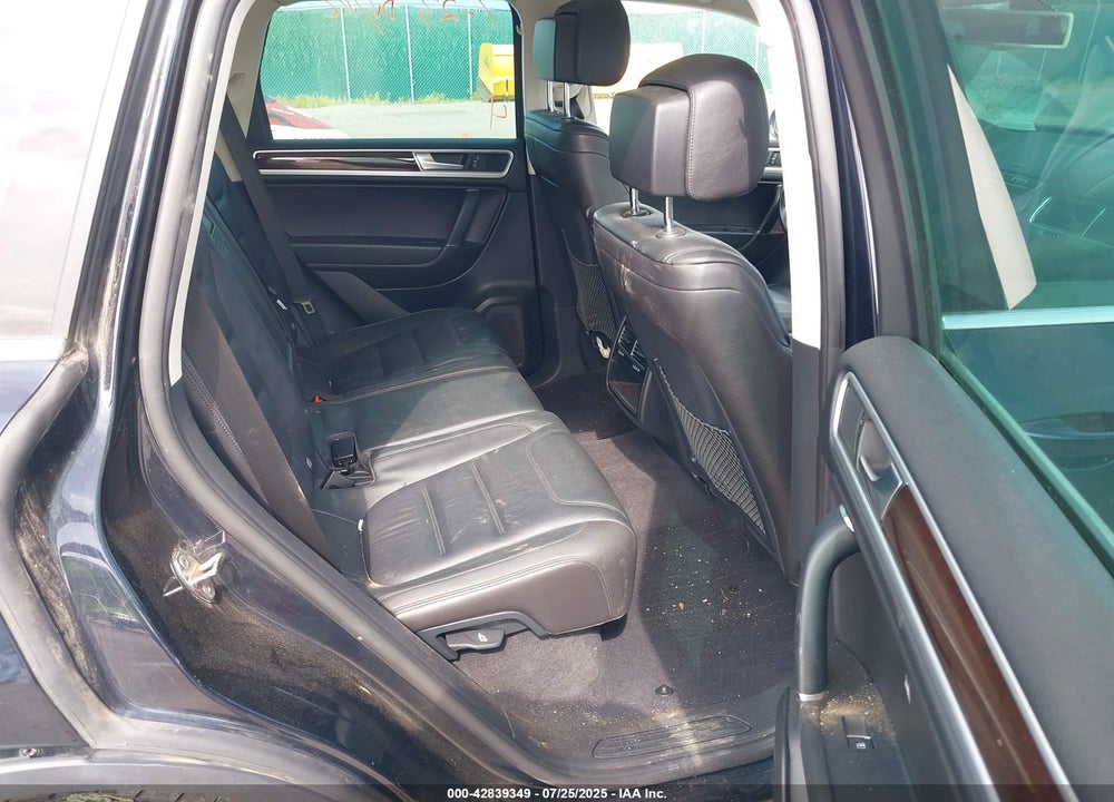 2015 VOLKSWAGEN TOUAREG VIN: WVGEF9BP8FD004961