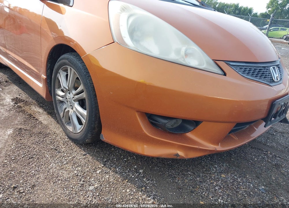 2011 HONDA FIT VIN: JHMGE8H6XBC006699