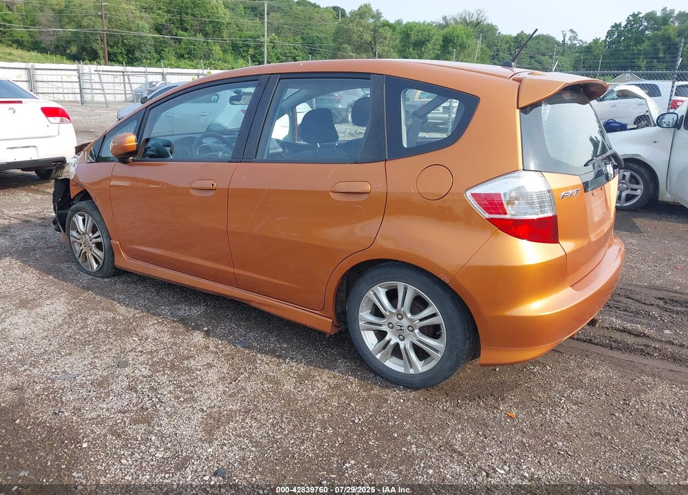 2011 HONDA FIT VIN: JHMGE8H6XBC006699