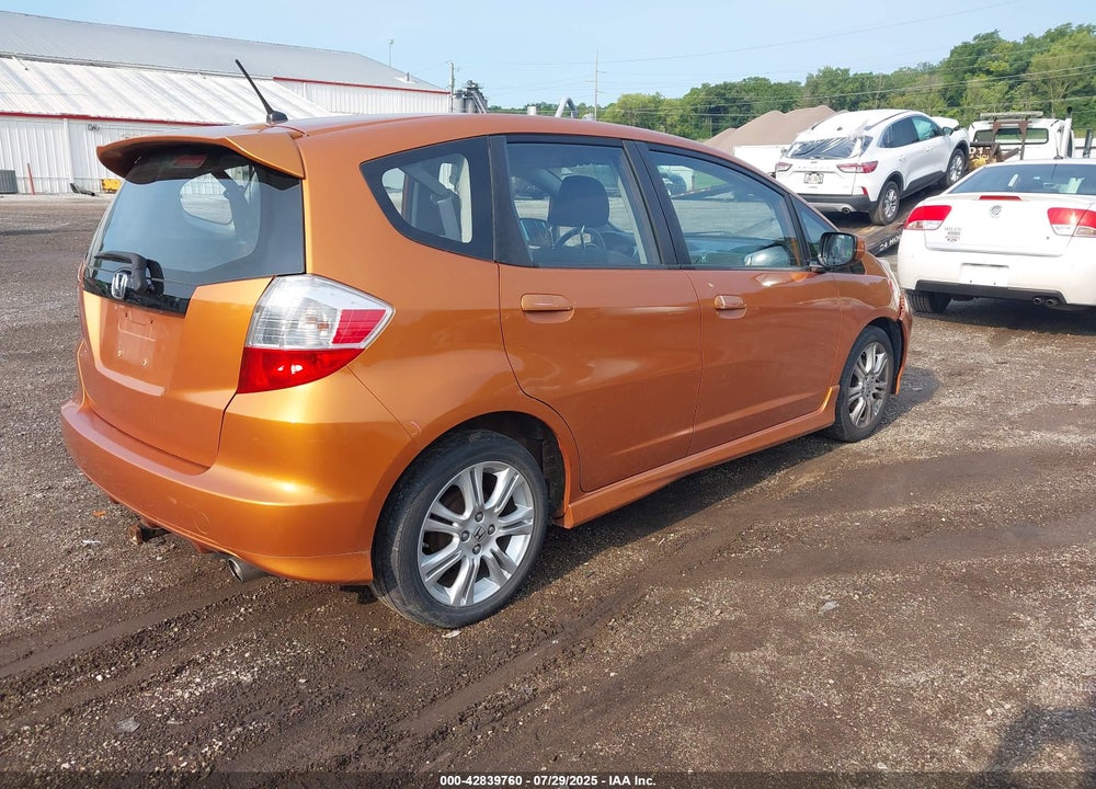 2011 HONDA FIT VIN: JHMGE8H6XBC006699